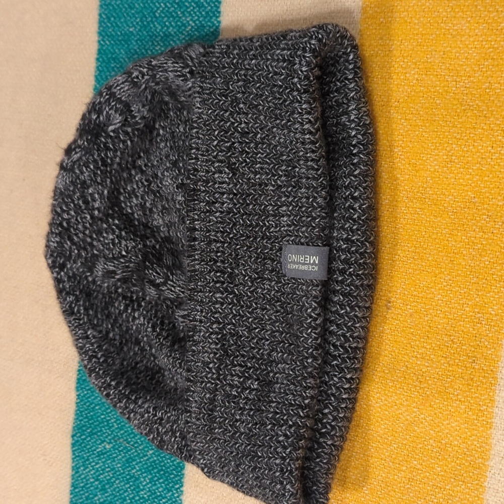 Icebreaker merino wool hat OS